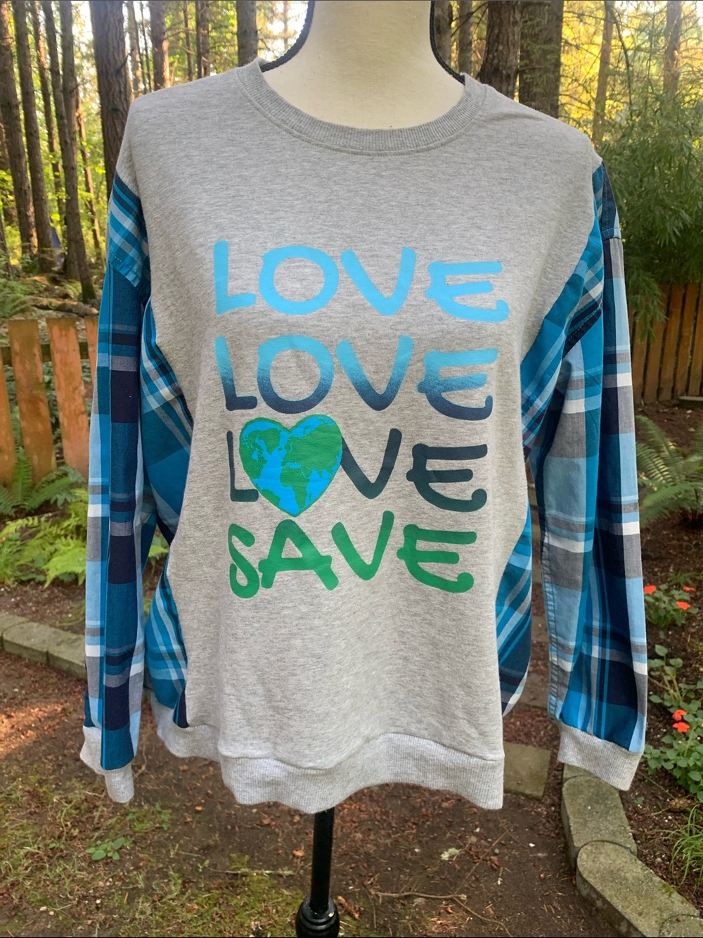 Uocycled Graphic Swestshirt and Men’s Flannel Shirt Cimbined Women’s Top